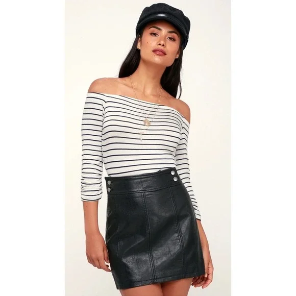 Free People Mini Retro Body Con Black Faux Leather Skirt Size 6 Vegan Leather - Picture 1 of 9